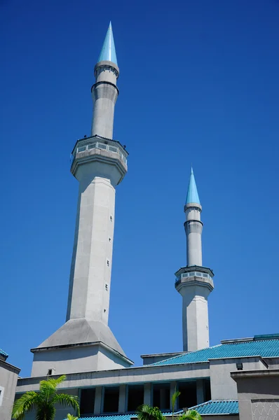 Minaret w meczet Sultan Haji Ahmad Shah aka Uia Meczet w Gombak, Malezja — Zdjęcie stockowe