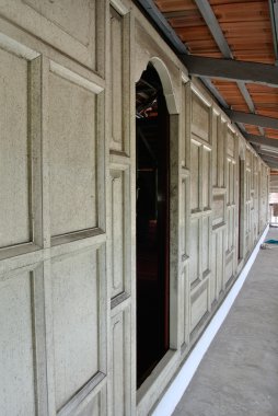 Kota Bharu, Kelantan, Malezya bulunan Langgar caminin iç. Orijinal ahşap Camii 1871 Sultan Muhammed II tarafından inşa ve 1995'te genişlemiş.