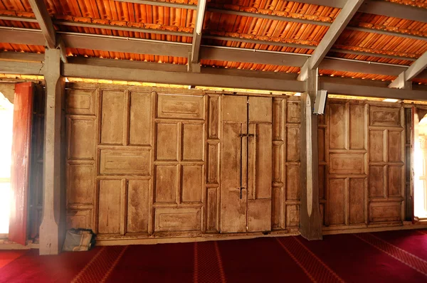 Интерьер мечети Ланггар в Кота-Бару, Келантан, Малайзия — стоковое фото