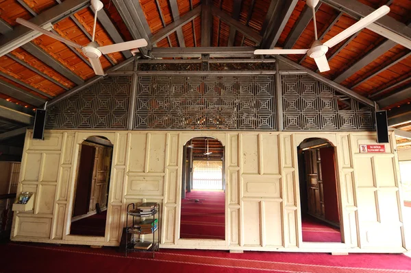 Интерьер мечети Ланггар в Кота-Бару, Келантан, Малайзия — стоковое фото