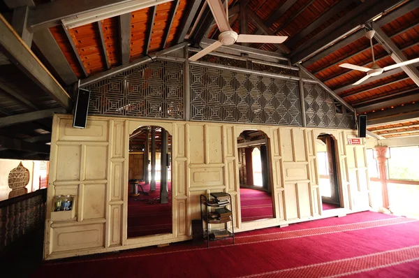 Intérieur de la mosquée Langgar à Kota Bharu, Kelantan, Malaisie — Photo