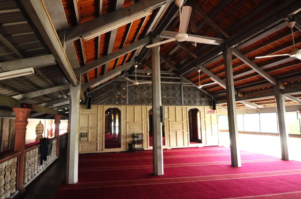 Interiér Langgar mešity v Kota Bharu, Kelantan, Malajsie — Stock fotografie