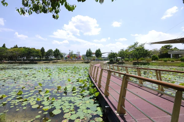 Ponte flutuante no Lago Cyberjaya — Fotografia de Stock