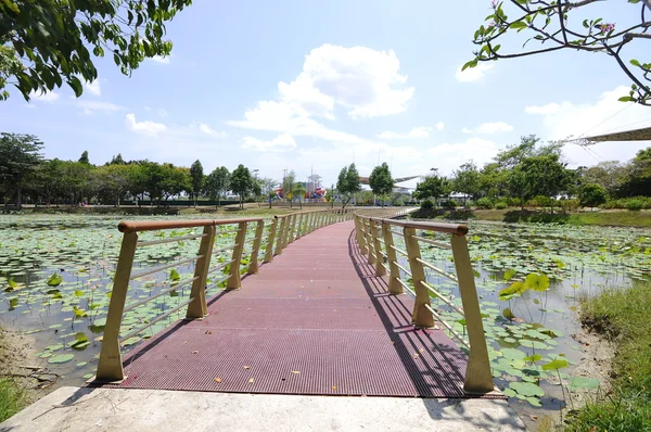 Ponte flutuante no Lago Cyberjaya — Fotografia de Stock