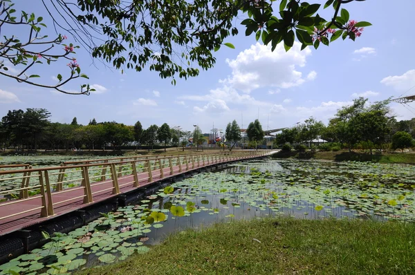 Palco público no Lago Cyberjaya — Fotografia de Stock