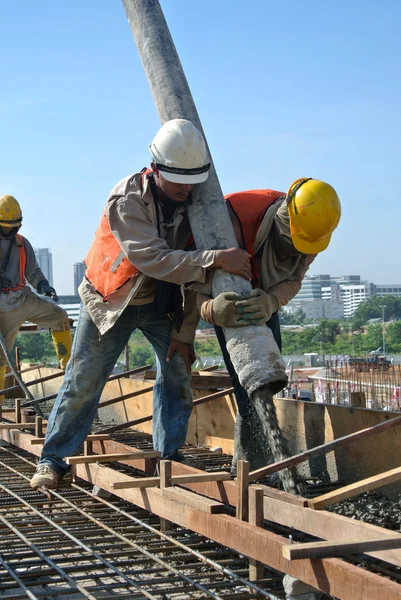 Construction Workers Using Concrete Hose from Concrete Pump — Stock Photo, Image