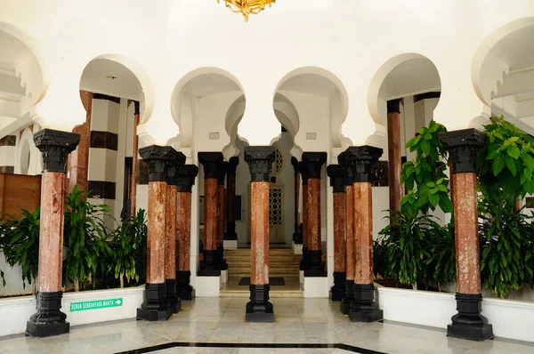 Pilares de la mezquita de Ubudiah o Masjid Ubudiah en Kuala Kangsar, Perak —  Fotos de Stock