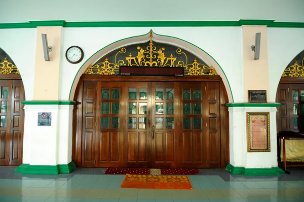 Entrance door of the India Muslim Mosque in Ipoh, Malaysia — 스톡 사진