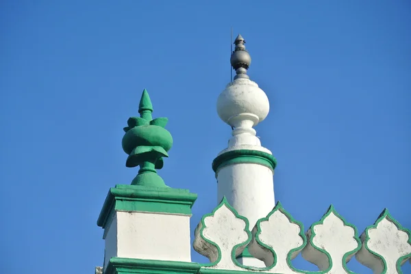 รายละเอียดสถาปัตยกรรมของมัสยิดมุสลิมอินเดียในอิโปห์ ประเทศมาเลเซีย — ภาพถ่ายสต็อก