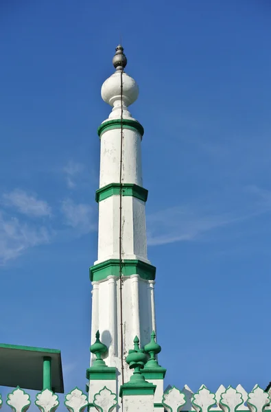 Minareto dell'India Moschea musulmana a Ipoh, Malesia — Foto Stock