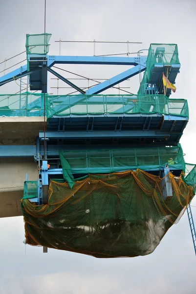 Viaduto de concreto aéreo em construção no canteiro de obras — Fotografia de Stock