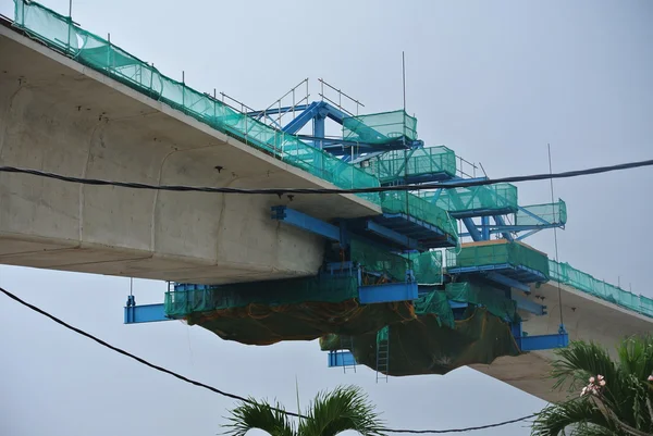 Overhead concrete viaduct under construction at the construction site — Stock Photo, Image