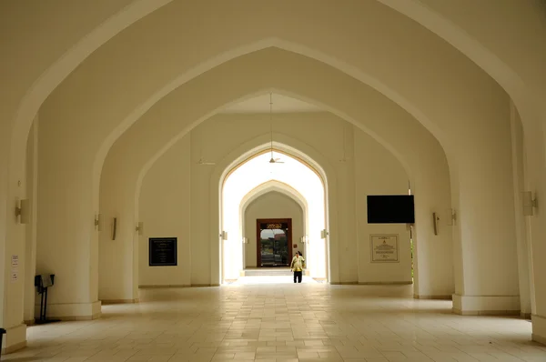 Interior de la mezquita Tengku Ampuan Jemaah en Selangor, Malasia —  Fotos de Stock