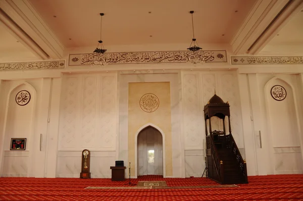 Interior de la mezquita Tengku Ampuan Jemaah en Selangor, Malasia — Foto de Stock