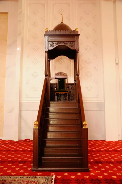 Mimbar of Tengku Ampuan Jemaah Mosque in Selangor, Malaysia — Stock Photo, Image