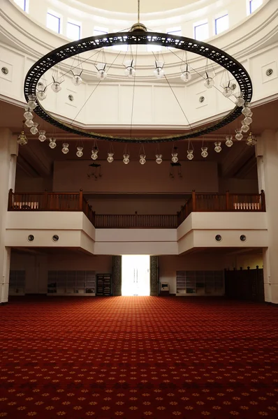 Interior de la mezquita Tengku Ampuan Jemaah en Selangor, Malasia — Foto de Stock