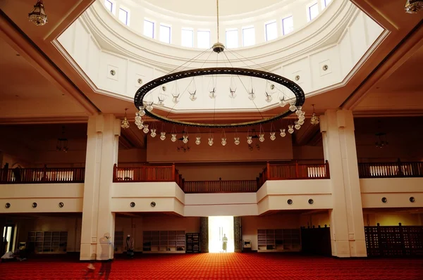 Interior of Tengku Ampuan Jemaah Mosque in Selangor, Malaysia — Stock Photo, Image