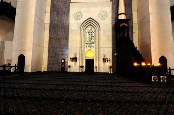 Interior de la mezquita Sultan Salahuddin Abdul Aziz Shah, también conocida como mezquita Shah Alam — Foto de Stock