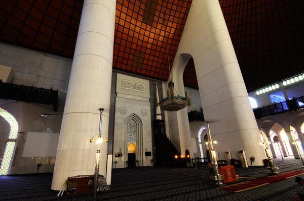 Innenraum der Sultan salahuddin abdul aziz shah moschee a.k.a shah alam moschee — Stockfoto