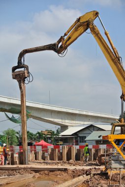 İstinat duvarı çelik levha yığın yükleme makine tarafından