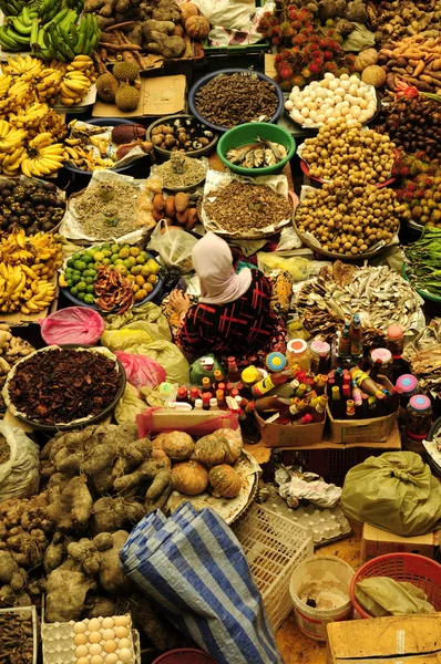 Vegetales y mercado húmedo. Siti Khadijah Market in en Kota Bharu, Kelantan, Malasia, Asia —  Fotos de Stock