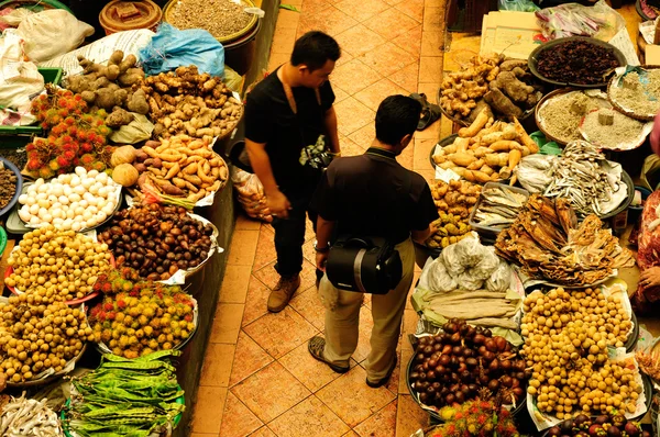 Vegetable and wet market. Siti Khadijah Market in in Kota Bharu, Kelantan, Malaysia, Asia — Stock Photo, Image