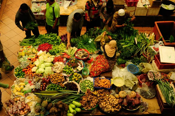 野菜や生鮮市場。コタ ケランタン州コタバル アジアで Siti Khadijah 市場 — ストック写真