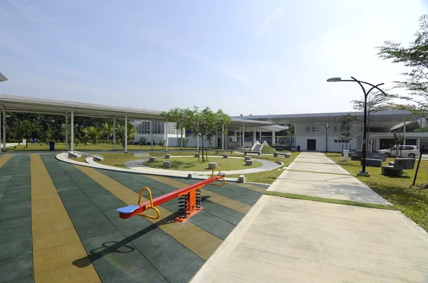 Parque infantil en la mezquita Ara Damansara en Selangor, Malasia —  Fotos de Stock