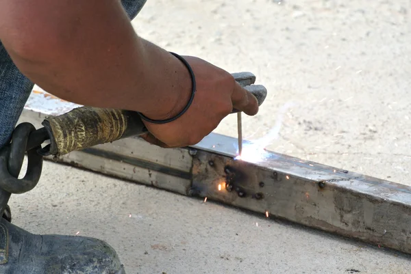 Welder welding metal — Stock Photo, Image