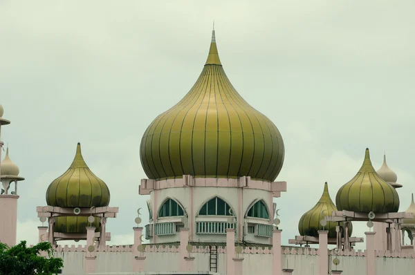 Mesquita da cidade de Kuching t.c.a Masjid Bandaraya Kuching em Sarawak, Malásia — Fotografia de Stock