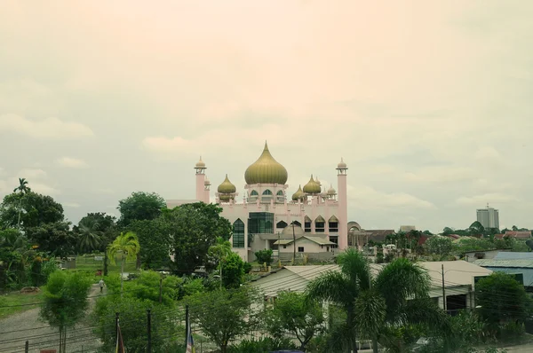 Mesquita da cidade de Kuching t.c.a Masjid Bandaraya Kuching em Sarawak, Malásia — Fotografia de Stock