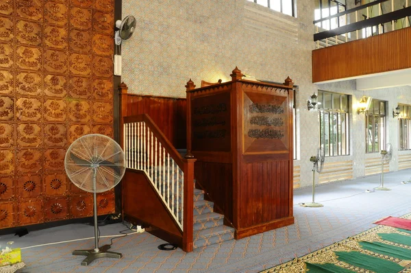 Aka mimbar Kuching miasta Meczet Masjid Bandaraya Kuching w Sarawak, Malezja — Zdjęcie stockowe