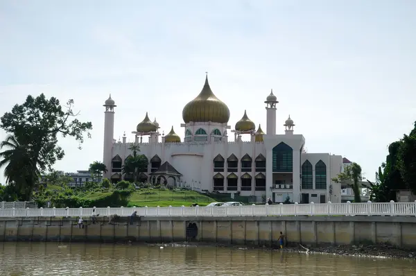 Mosquée de Kuching Town alias Masjid Bandaraya Kuching à Sarawak, Malaisie — Photo