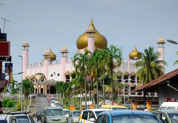 Aka Kuching město mešita Masjid Bandaraya Kuching v Sarawak, Malajsie — Stock fotografie