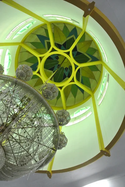 Dome interior at Kuching Town Mosque a.k.a Masjid Bandaraya Kuching in Sarawak, Malaysia — Stock Photo, Image