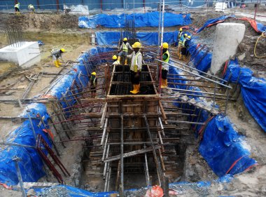 Yığını kap kalıp ile takviye barda.