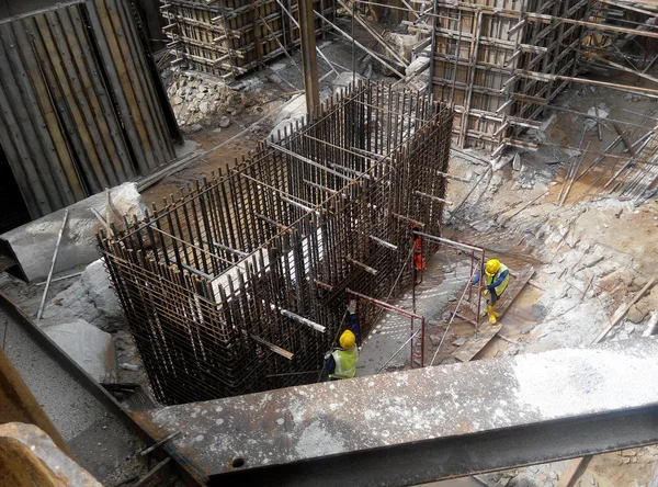 Barra de reforço de tampa de pilha fabricada no canteiro de obras — Fotografia de Stock