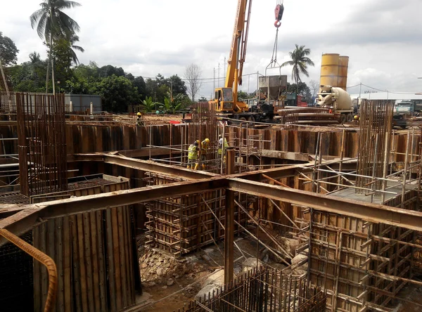 Pile cap formwork with reinforcement bar in it. — Stock Photo, Image