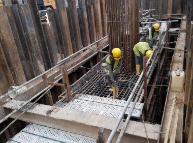 İnşaat İşçileri kullanarak beton beton Bulamaç kompakt için vibratör