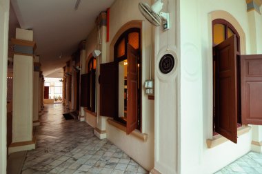 Ipoh, Malezya 'daki Kampung Paloh Camii 'nin geleneksel pencereleri