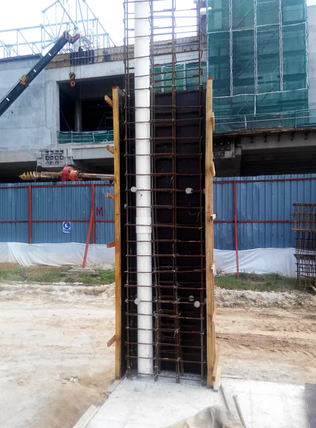 Column formwork at construction site in Malaysia — Stock Photo, Image