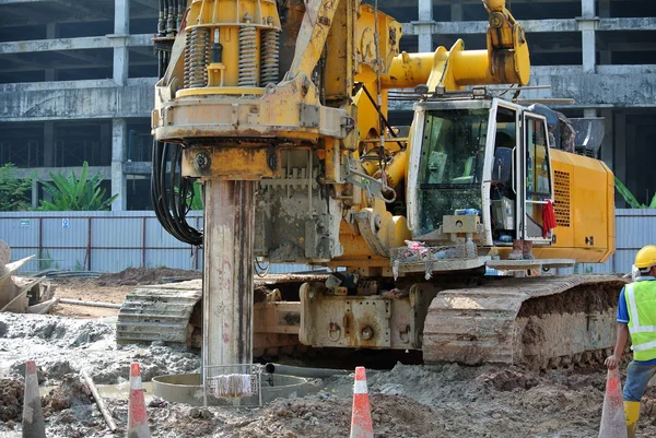 Taladro máquina de la plataforma de la pila en el sitio de construcción — Foto de Stock