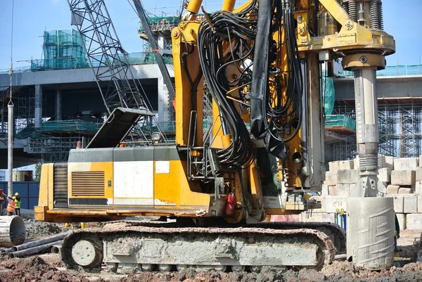 Taladro máquina de la plataforma de la pila en el sitio de construcción — Foto de Stock