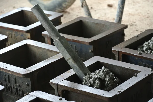 Küp testi. Kalıp beton beton kalitesi çalışma veya sıkıştırma testleri kontrol etmek için.