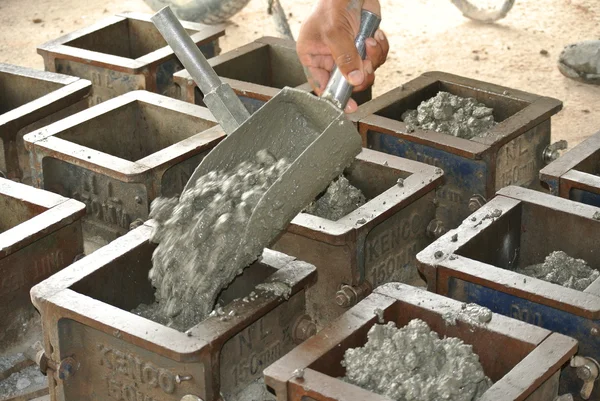 Cube test. Mould of concrete for checking of concrete quality work or compression tests. — Stock Photo, Image