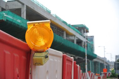 Uyarı ışığı yol çalışmaları yerinde. Emanet beacon