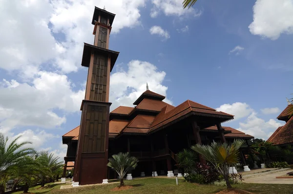 Ulul Albab Mosque (Masjid Kayu Seberang Jertih) i Terengganu — Stockfoto