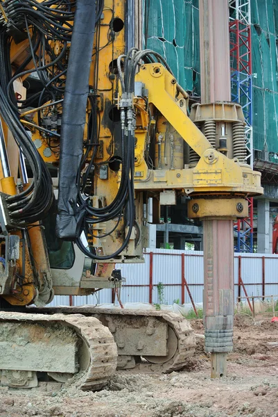 Bore hög rigg maskin i byggarbetsplatsen — Stockfoto