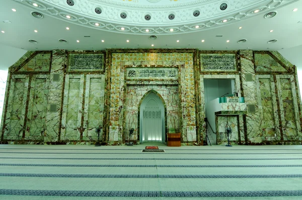 Nur는 사원 일명 페트로나스 기술 대학 모스크의 내부 — 스톡 사진