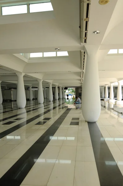 Interior of An-Nur Mosque a.k.a Petronas Technology University Mosque — Stock Photo, Image